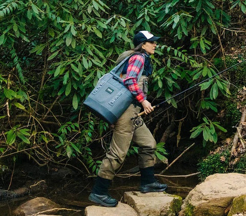 YETI- Camino Carryall 20 Navy