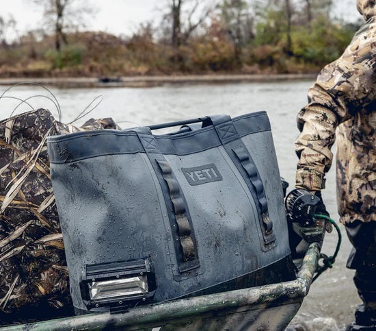 YETI Camino Carryall 20 Navy